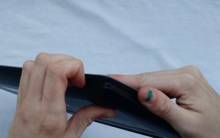 联想Y40-70清灰教程（一步步教你如何清洁联想Y40-70内部尘埃，保持高效散热）
