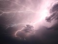 雷电的威力与奇观（探索大自然的震撼力）