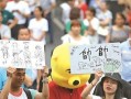 电脑举牌拍照姿势教程（掌握电脑举牌拍照姿势的技巧）