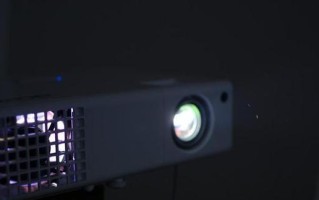 电脑VGA红灯开不了机，如何解决？（VGA连接故障导致电脑无法开机，探索解决办法）