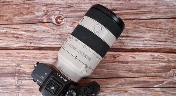 尼康70-200f4镜头的特点和使用经验（全景视野，超凡画质，尼康70-200f4镜头助您拍摄卓越作品）-第1张图片-数科之翼