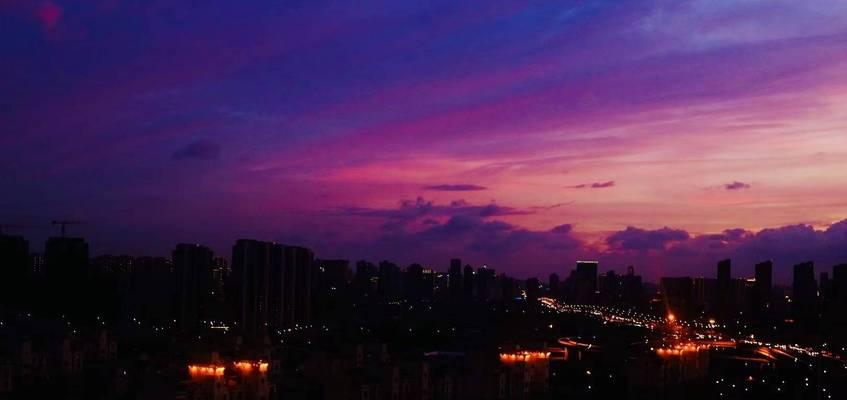 如何用电脑拍摄紫色背景照片（教你打造独特的紫色背景效果，让你的照片更加引人注目）-第3张图片-数科之翼