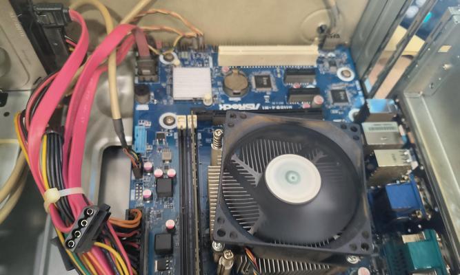 电脑主板01错误代码的解决方法（解析电脑主板01错误代码及相关故障排除技巧）-第1张图片-数科之翼